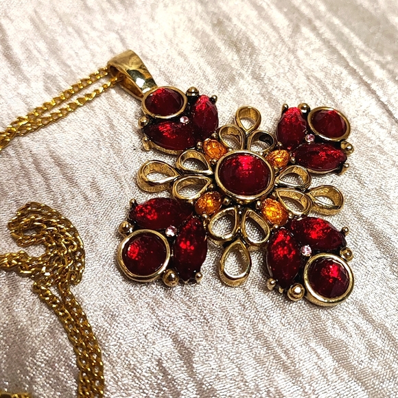 Red Faceted Rhinestone Bezel Set Gold Tone Plated Square 18" Necklace Pendant - Picture 3 of 5